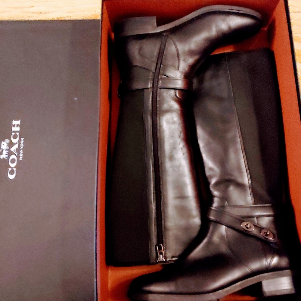 Spectacular !! New w box Coach boots size 10 M